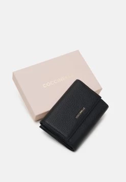 Coccinelle Soft - Wallet - Noir -Ladies Clothing Shop 0a15aea13c6c48e28616906ae7949feb