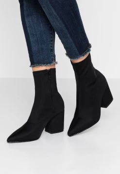 Wide Fit Kinley - Classic Ankle Boots - Black