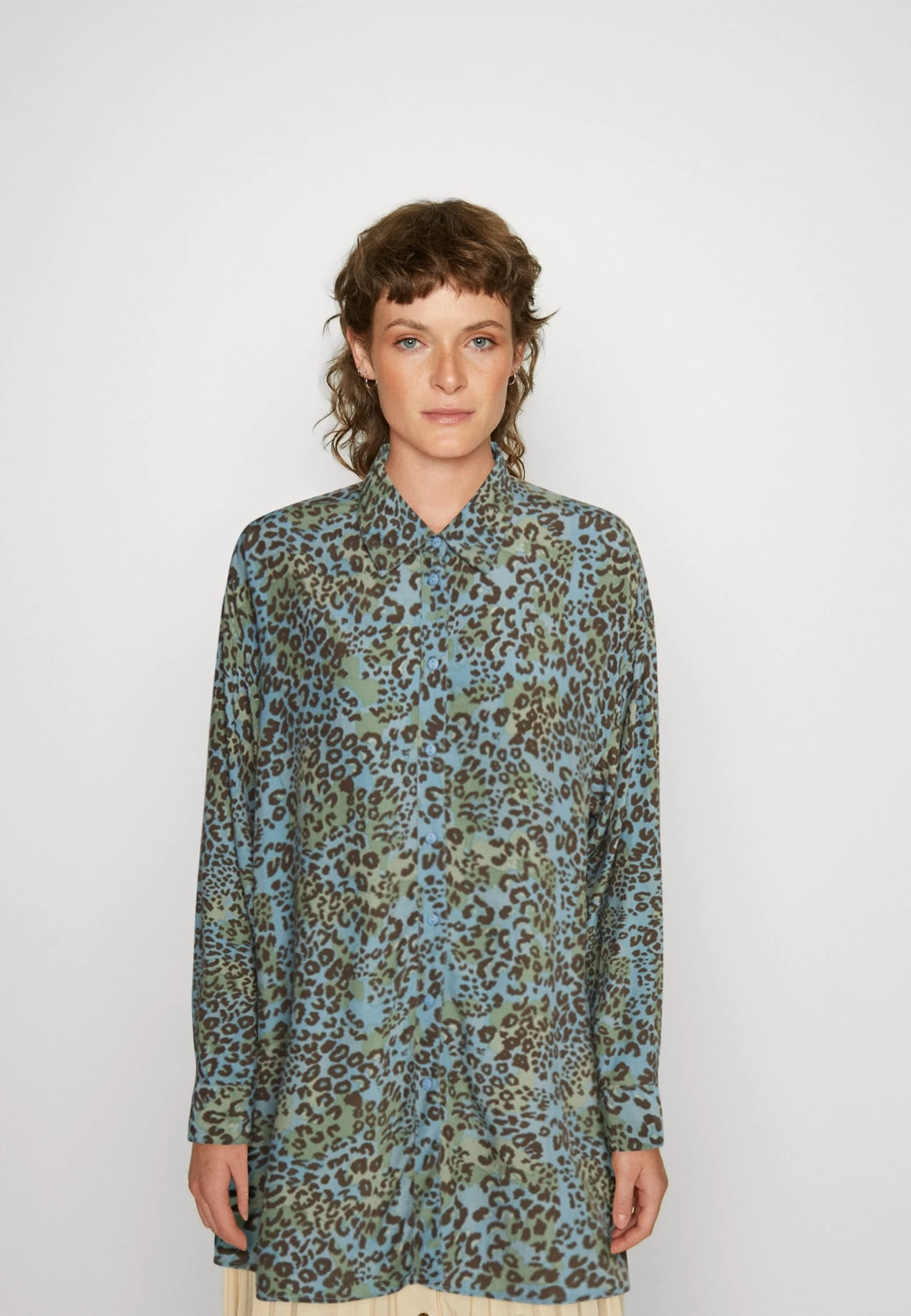 MOSS COPENHAGEN Mschkatriana Morocco - Button-Down Blouse - Tourmaline 1 MOSS COPENHAGEN Mschkatriana Morocco - Button-Down Blouse - Tourmaline