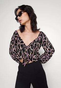 Vero Moda Petite Vmnya Catch - Blouse - Black/Nina 9 Vero Moda Petite Vmnya Catch - Blouse - Black/Nina -Ladies Clothing Shop 52f2239f7bb54b4fa93d775cf9b3488a