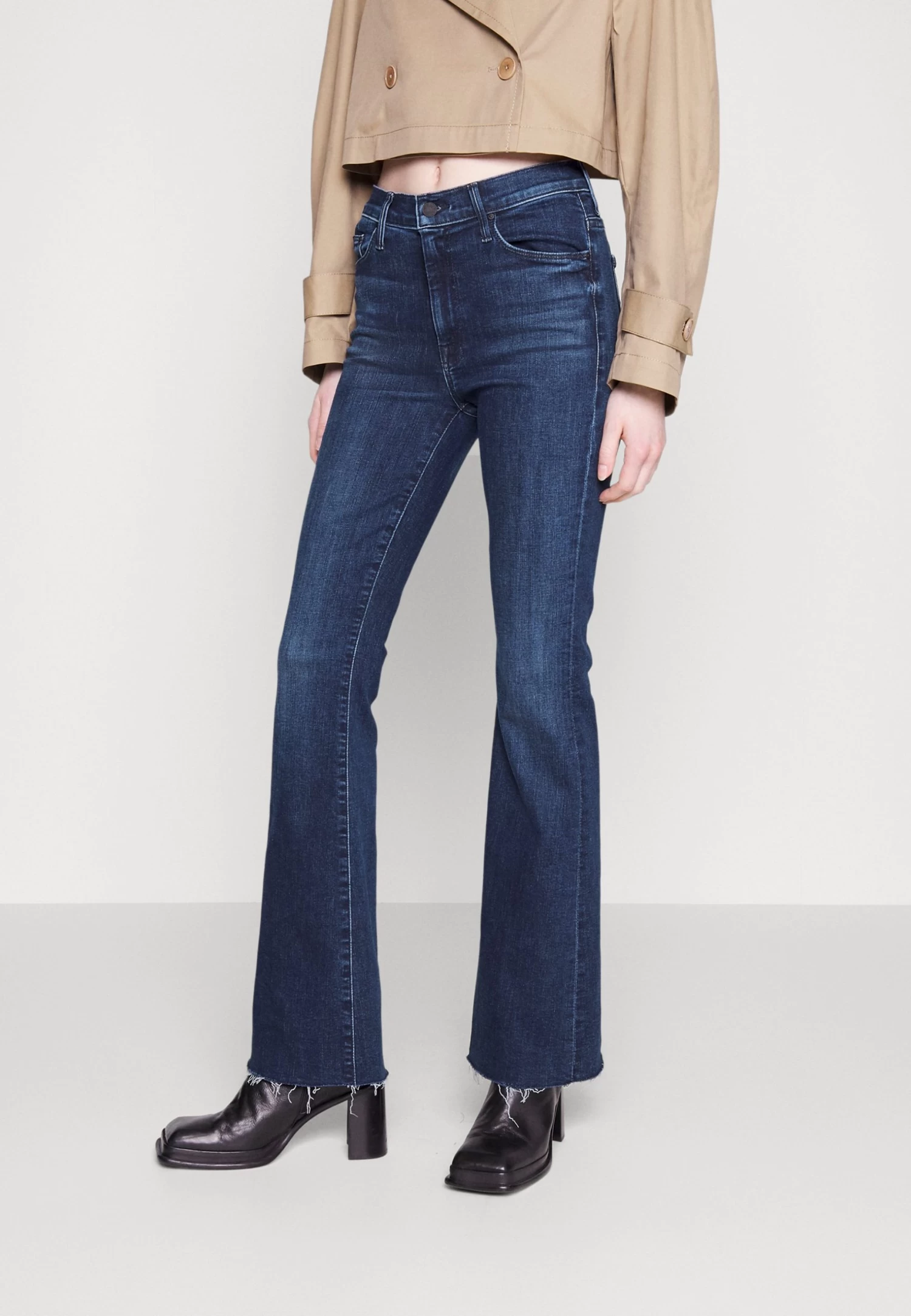 MOTHER The Weekender Fray - Bootcut Jeans