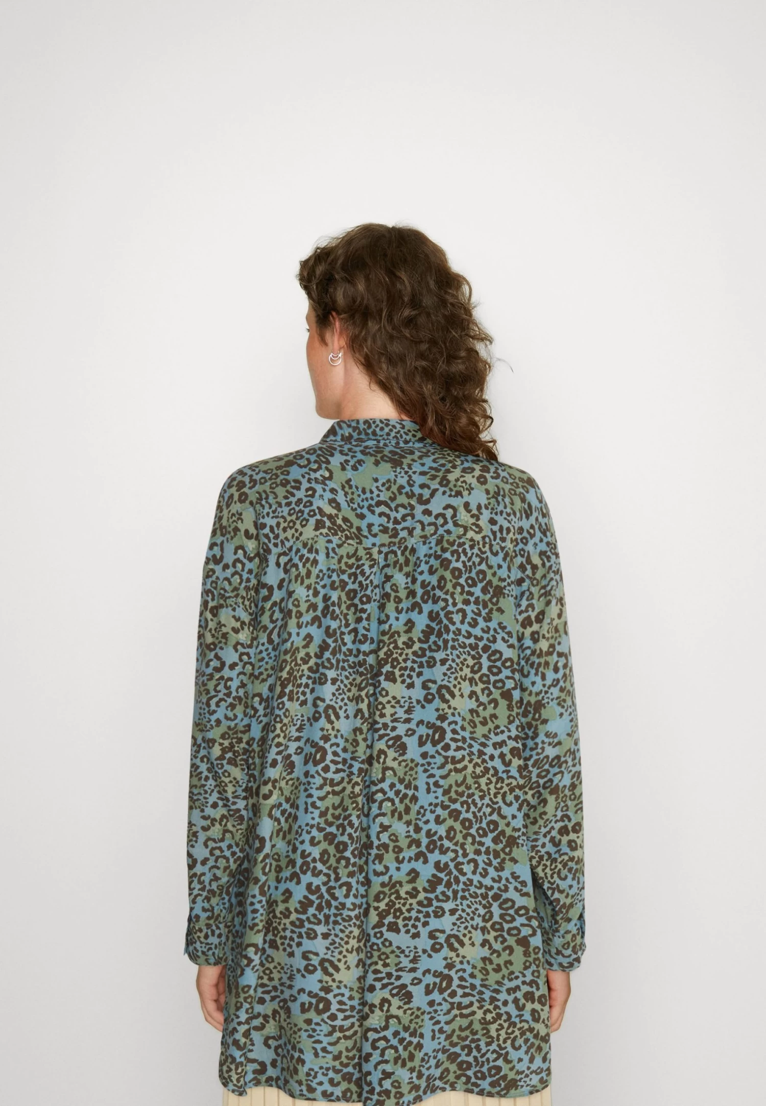 MOSS COPENHAGEN Mschkatriana Morocco - Button-Down Blouse - Tourmaline 3 MOSS COPENHAGEN Mschkatriana Morocco - Button-Down Blouse - Tourmaline - Image 3