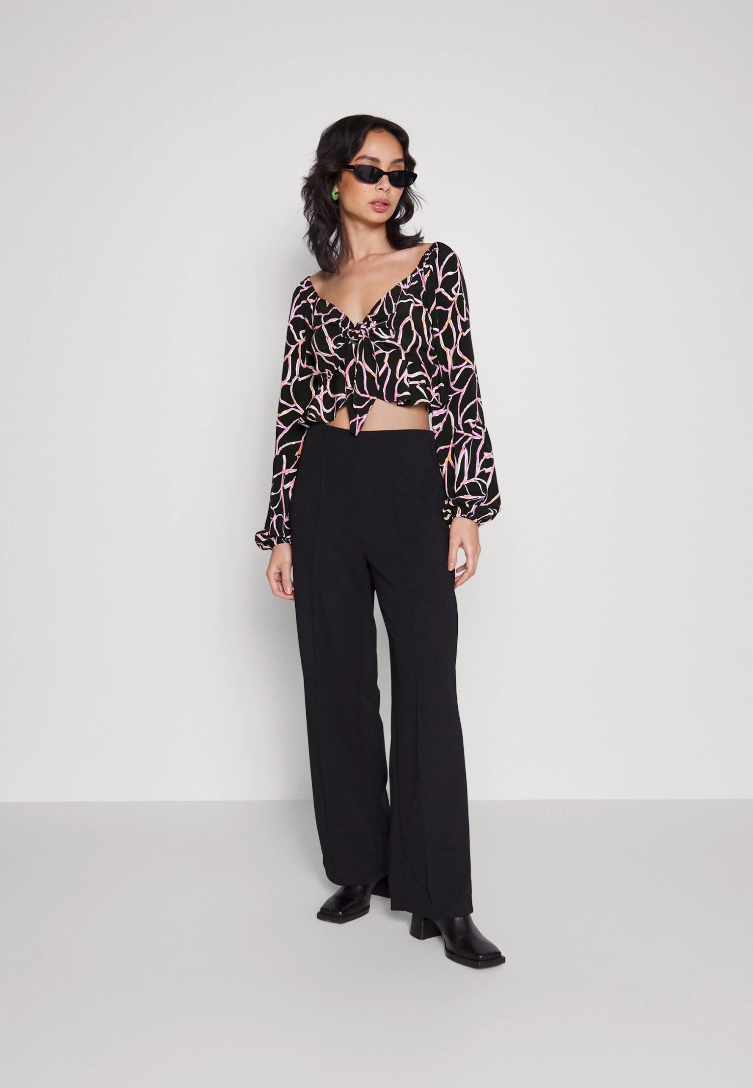 Vero Moda Petite Vmnya Catch - Blouse - Black/Nina 2 Vero Moda Petite Vmnya Catch - Blouse - Black/Nina - Image 2